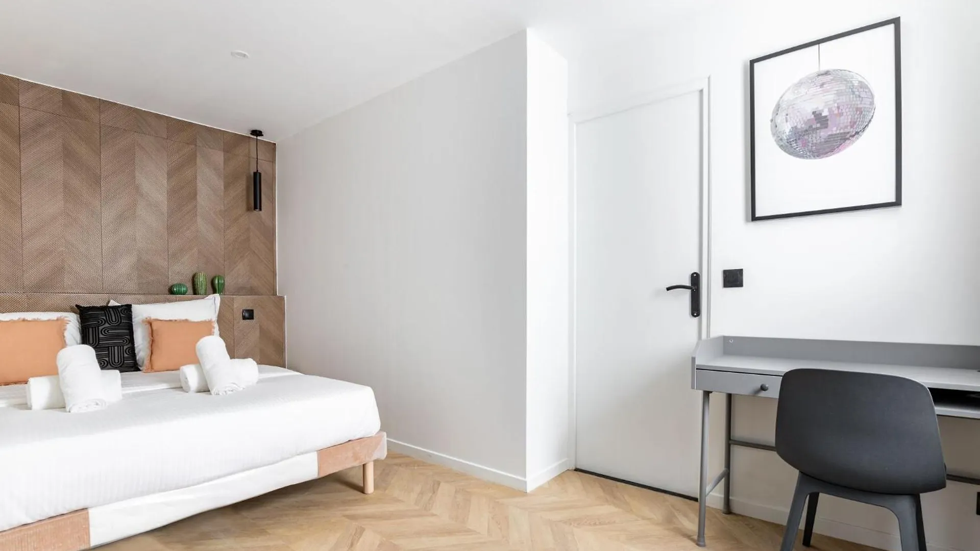 Chapelle Ordener Magnifique Appartement Paris Apartment